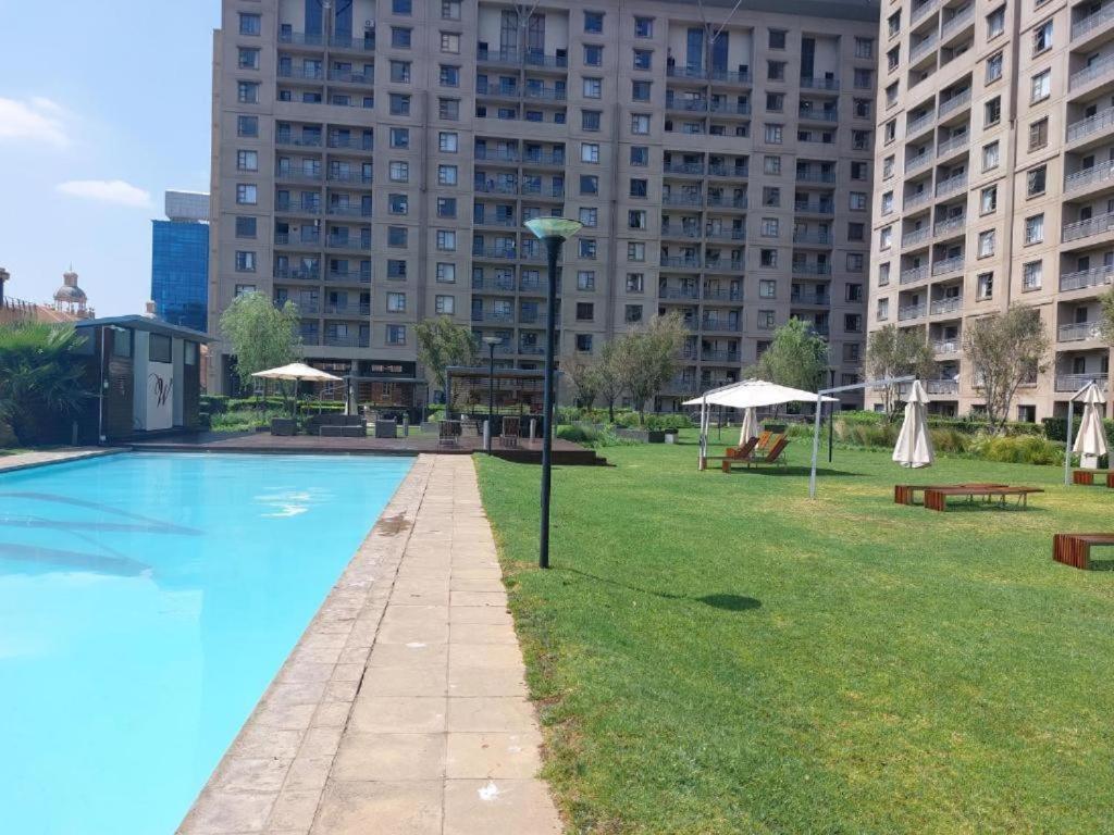 Prestige Apartments Sandton At Westpoint Johannesburg Buitenkant foto
